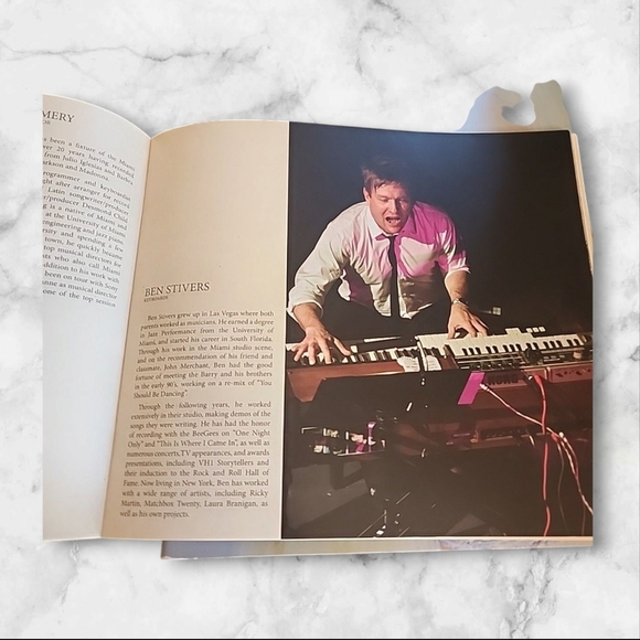 Barry Gibb's "Mythology" tour in 2014 Book - Picture 3 of 5
